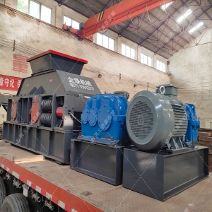 半自動對輥破碎機發貨 中大型破碎機發往甘肅