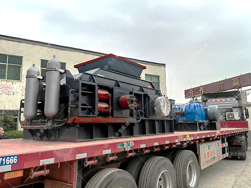 河南液壓對輥制砂機報價，碎石機生產(chǎn)廠家哪里有？