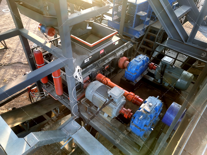 面對紅磚、砂漿等建筑廢料,對輥制砂機為何能“對癥下藥”? 面對紅磚、砂漿等建筑廢料,對輥制砂機為何能“對癥下藥”?